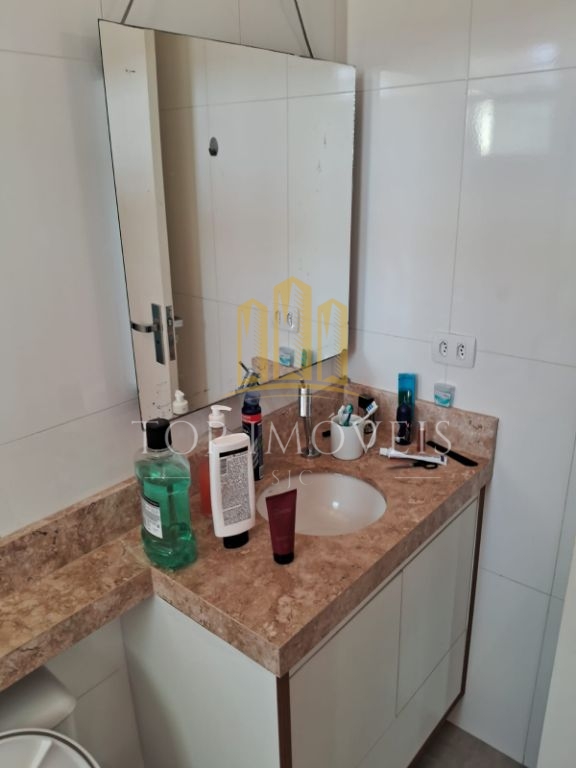 Belíssima Casa de 3 Quartos em Condomínio com Lazer Completo!