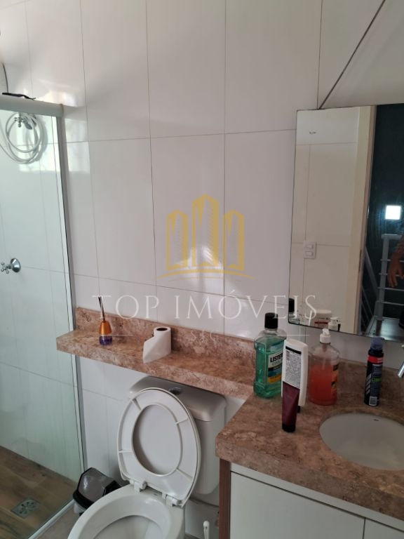 Belíssima casa de 3 quartos em condomínio com lazer completo