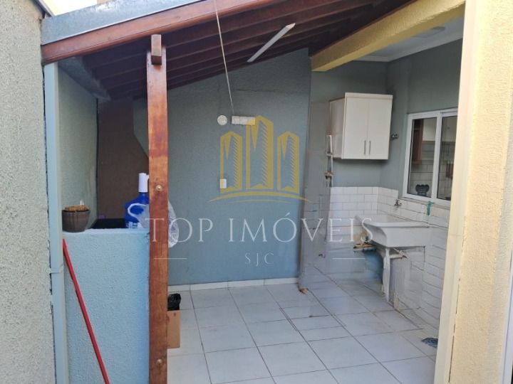 Belíssima casa de 3 quartos em condomínio com lazer completo