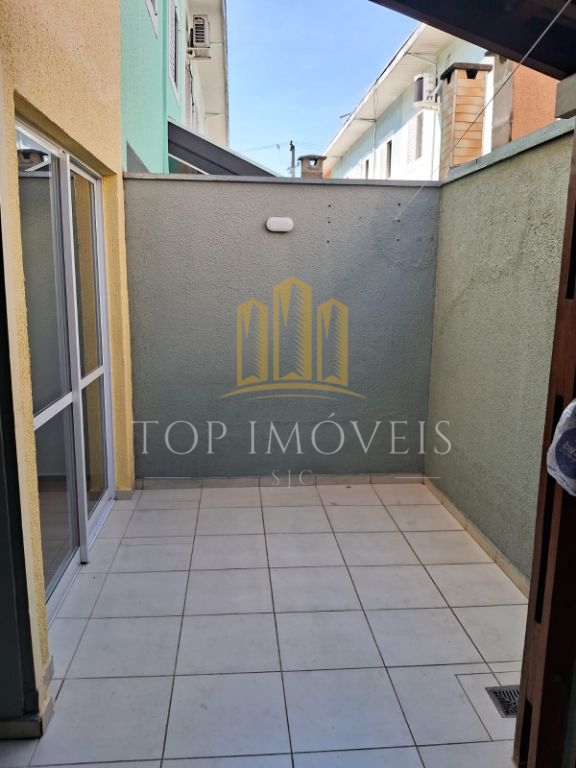 Belíssima casa de 3 quartos em condomínio com lazer completo