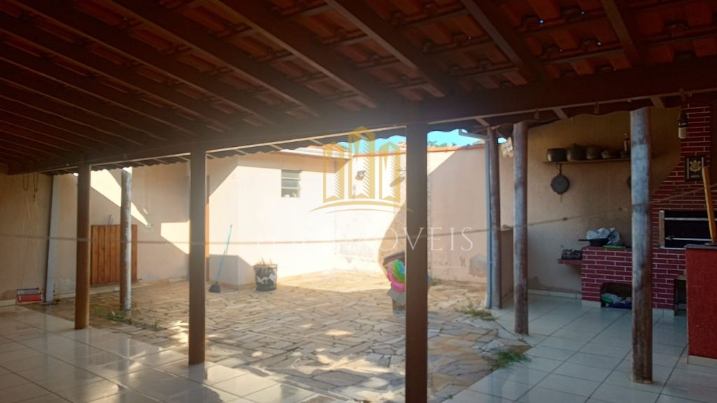 Casa de 3 quartos sendo 1 suíte e lote inteiro no bairro par
