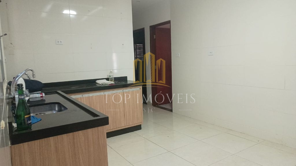 Casa de 3 quartos sendo 1 suíte e lote inteiro no bairro par