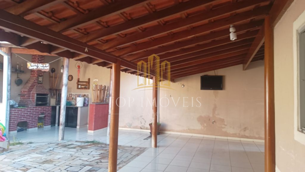 Casa de 3 quartos sendo 1 suíte e lote inteiro no bairro par