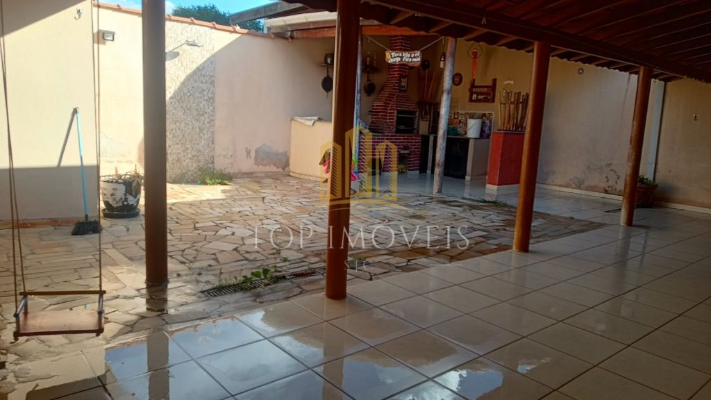 Casa de 3 quartos sendo 1 suíte e lote inteiro no bairro par