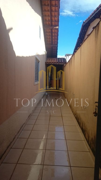 Casa de 3 quartos sendo 1 suíte e lote inteiro no bairro par