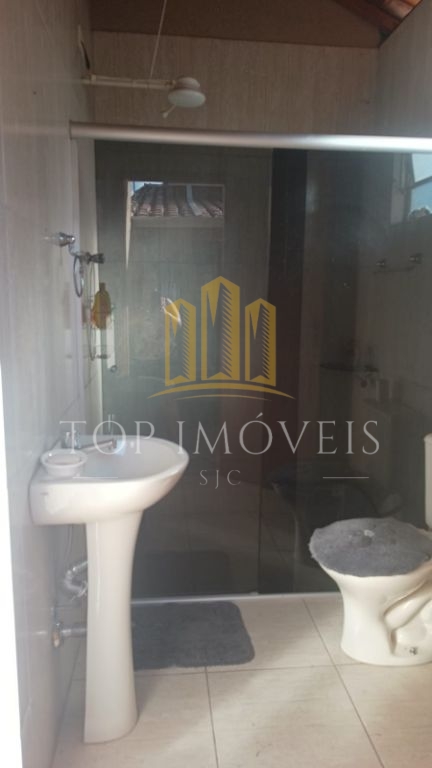Casa de 3 quartos sendo 1 suíte e lote inteiro no bairro par
