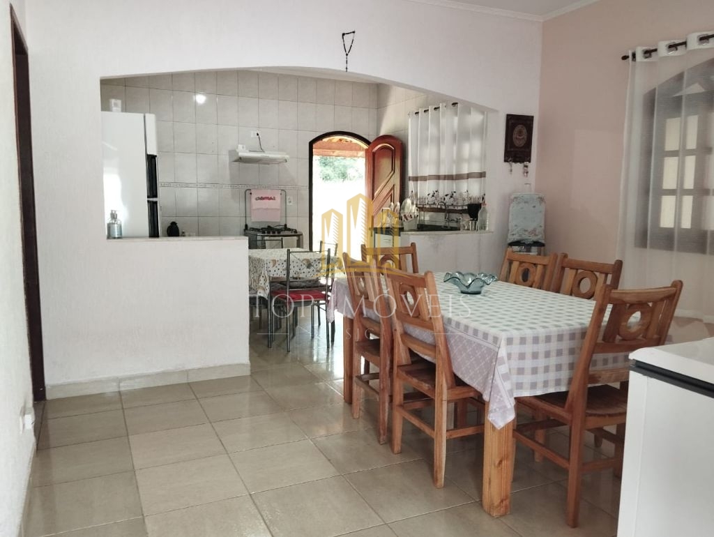 Chácara com 2.818 m² lago, piscina e salão de festas em taqu