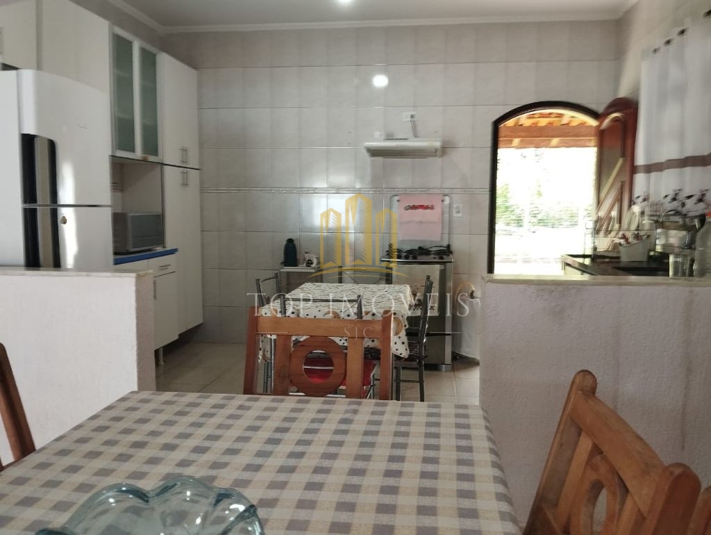 Chácara com 2.818 m² lago, piscina e salão de festas em taqu