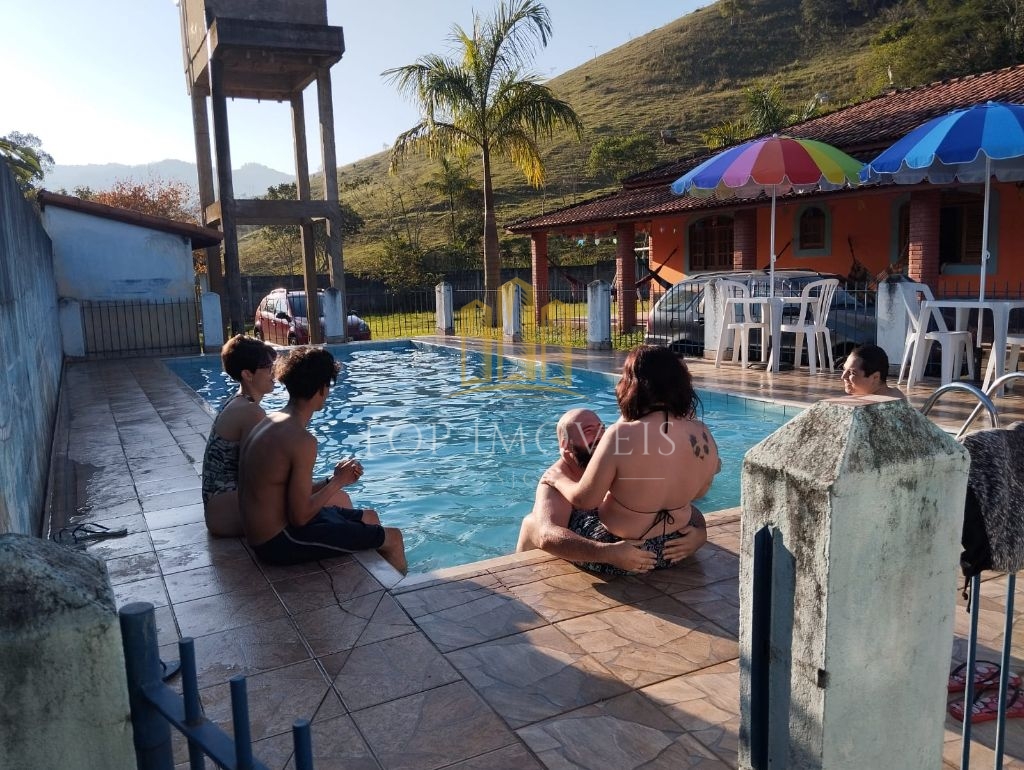 Chácara com 2.818 m² lago, piscina e salão de festas em Taquari - São José dos Campos - SP