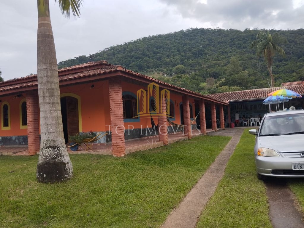 Chácara com 2.818 m² lago, piscina e salão de festas em Taquari - São José dos Campos - SP
