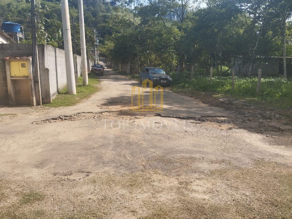 Chácara com 2.818 m² lago, piscina e salão de festas em Taquari - São José dos Campos - SP