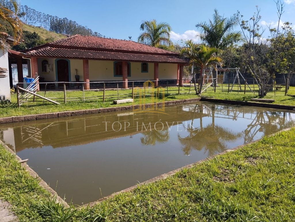 Chácara com 2.818 m² lago, piscina e salão de festas em Taquari - São José dos Campos - SP