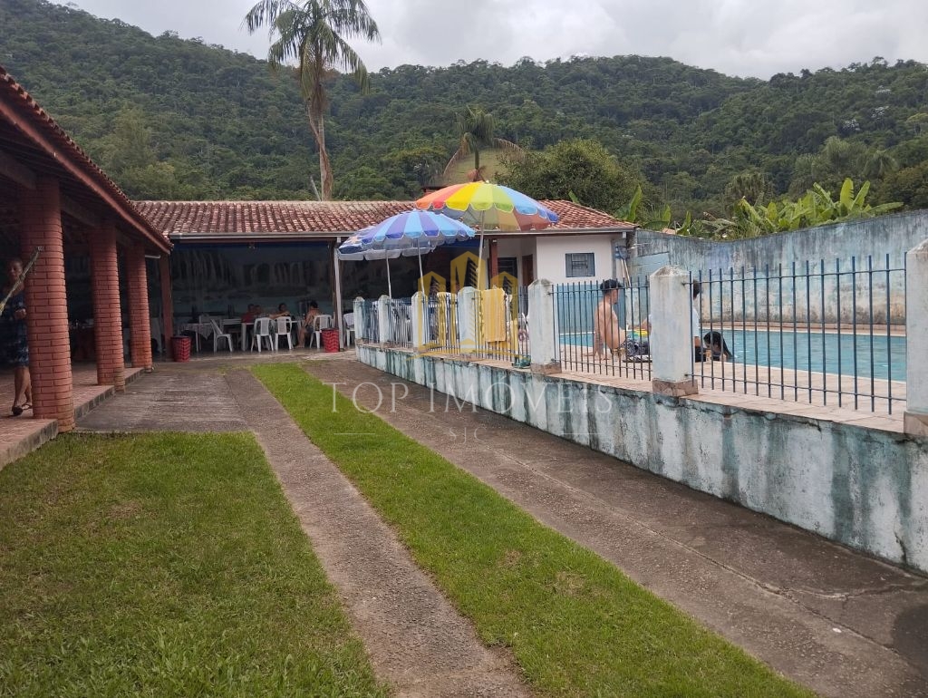 Chácara com 2.818 m² lago, piscina e salão de festas em Taquari - São José dos Campos - SP