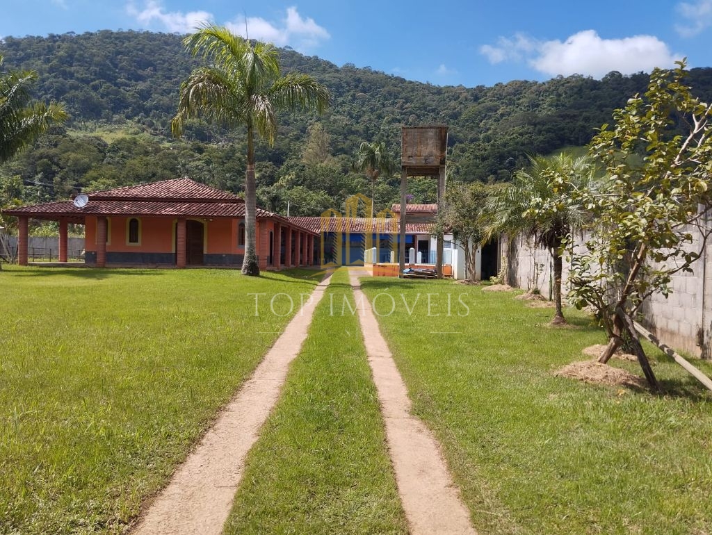 Chácara com 2.818 m² lago, piscina e salão de festas em taqu