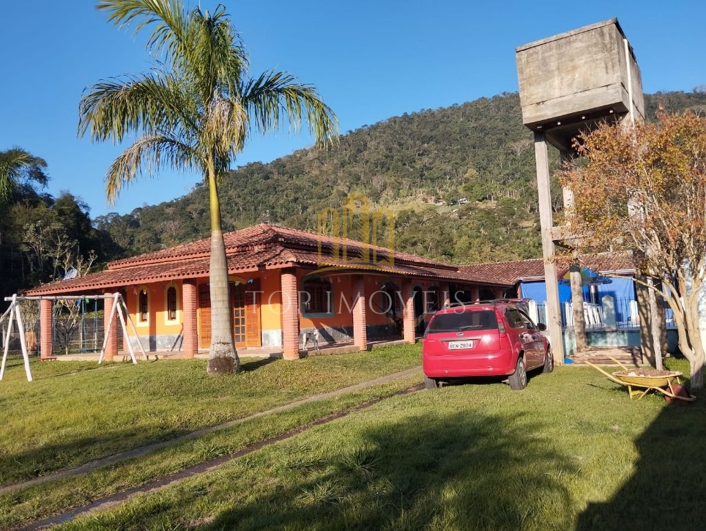 Chácara com 2.818 m² lago, piscina e salão de festas em Taquari - São José dos Campos - SP