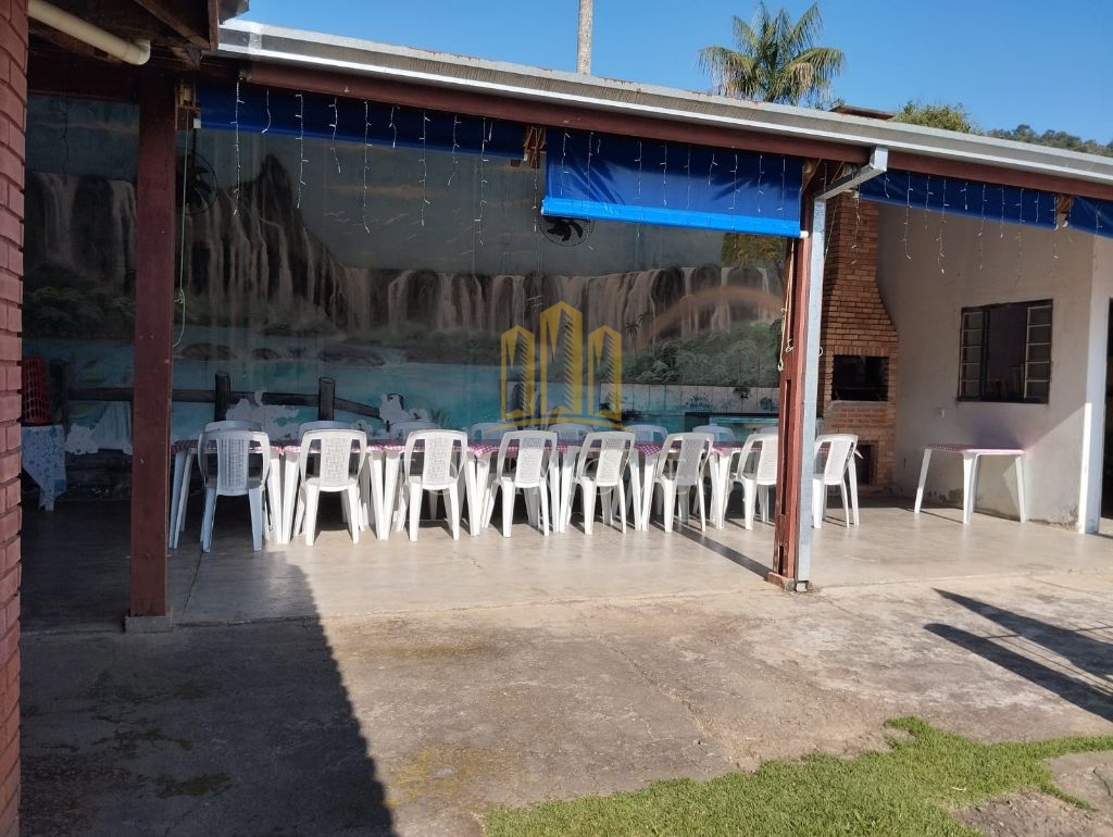 Chácara com 2.818 m² lago, piscina e salão de festas em Taquari - São José dos Campos - SP