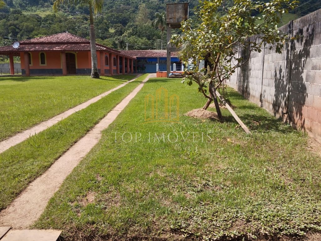 Chácara com 2.818 m² lago, piscina e salão de festas em Taquari - São José dos Campos - SP