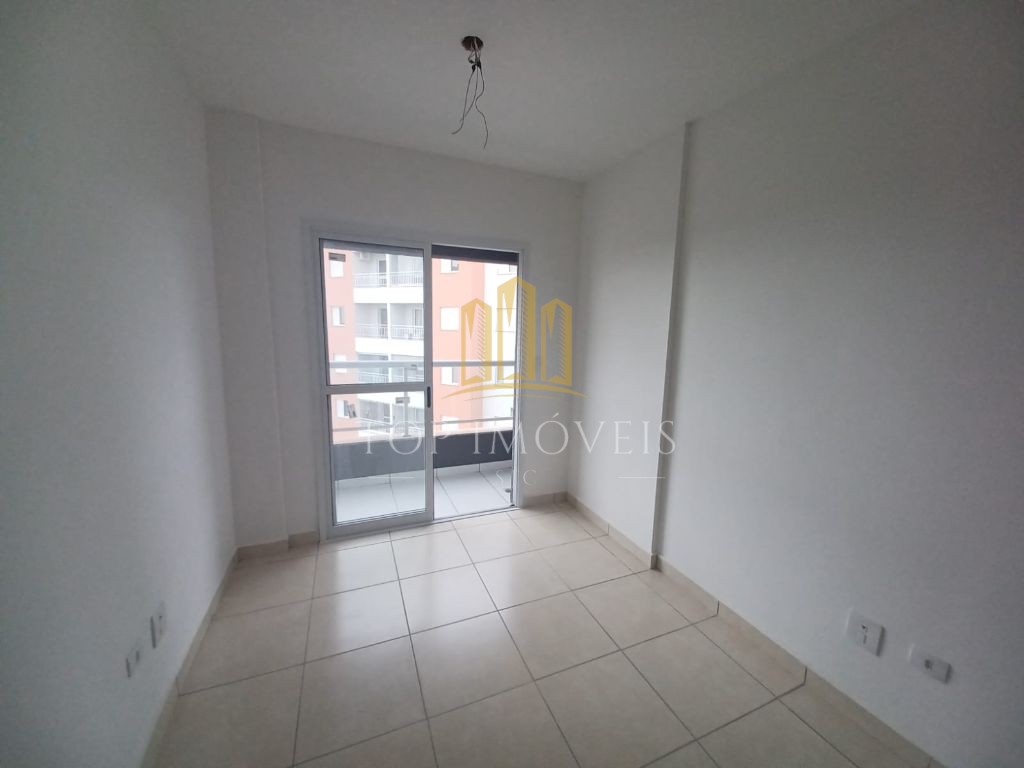 Apartamento de 2 quartos, sacada e elevador - Jardim Satélite