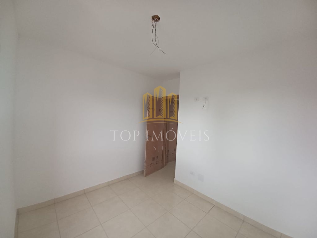 Apartamento de 2 quartos, sacada e elevador - Jardim Satélite