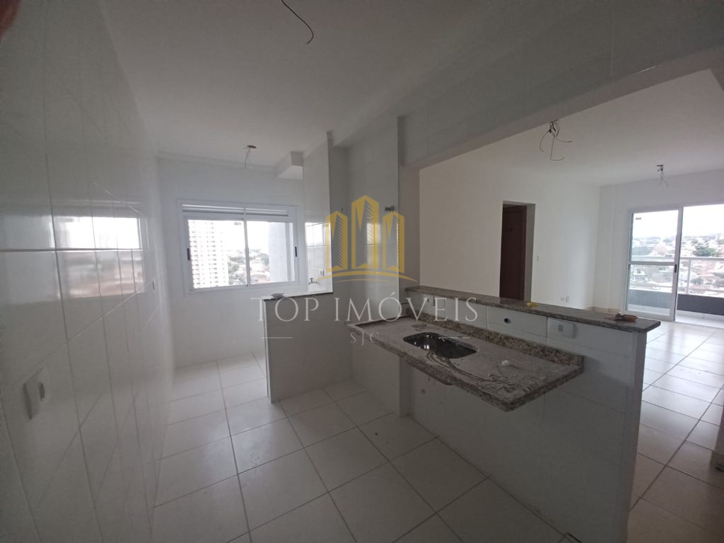 Apartamento de 2 quartos, sacada e elevador - Jardim Satélite