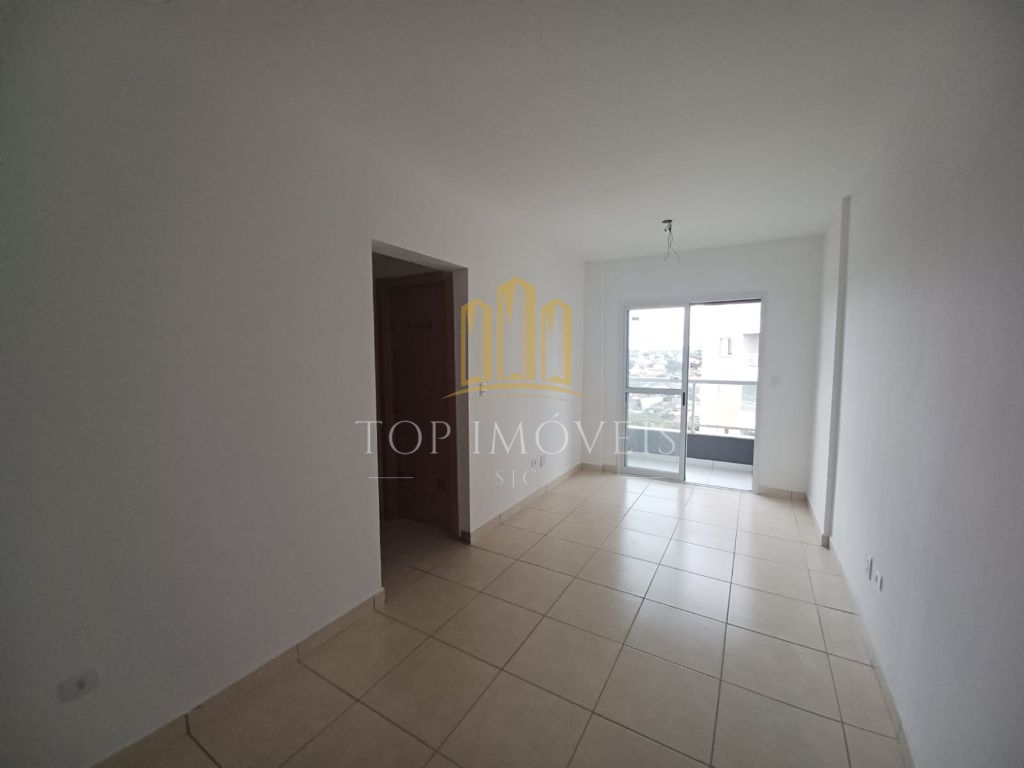 Apartamento de 2 quartos, sacada e elevador - Jardim Satélite