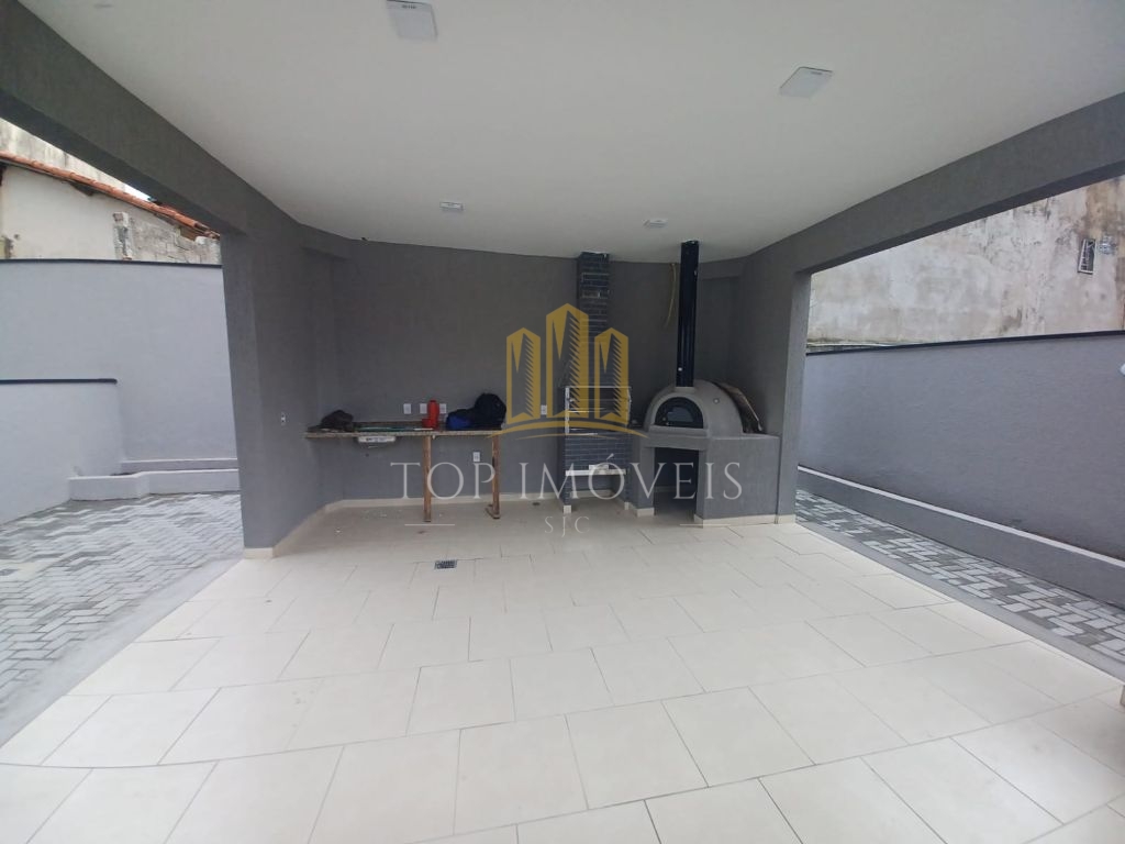 Apartamento de 2 quartos, sacada e elevador - Jardim Satélite