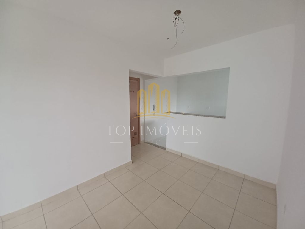Apartamento de 2 quartos, sacada e elevador - Jardim Satélite