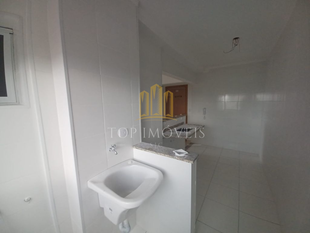 Apartamento de 2 quartos, sacada e elevador - Jardim Satélite