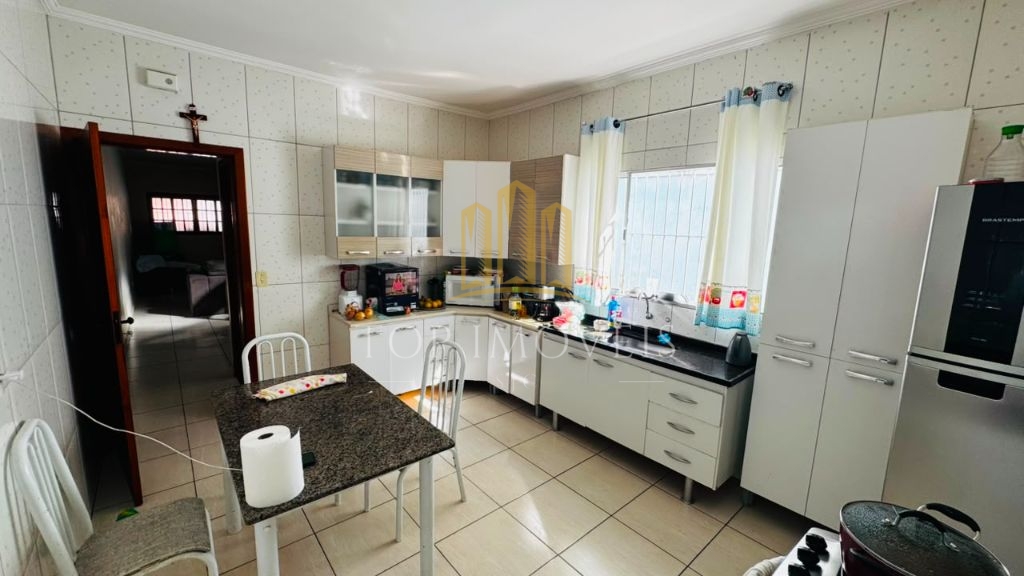 Sobrado com 3 Quartos, Suíte, Churrasqueira e 2 Vagas à Venda no Jardim Satélite São José dos Campos
