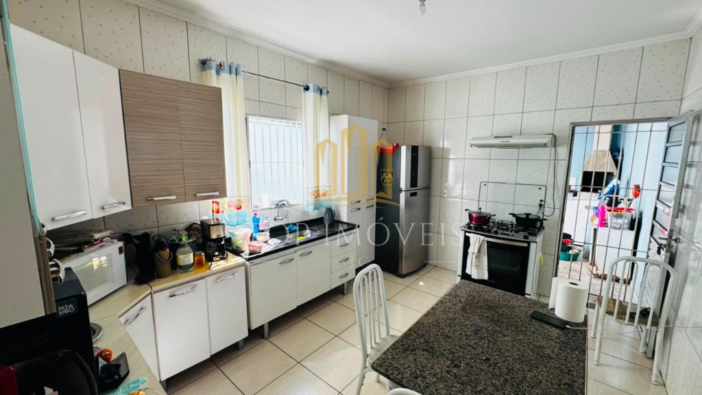 Sobrado com 3 Quartos, Suíte, Churrasqueira e 2 Vagas à Venda no Jardim Satélite São José dos Campos