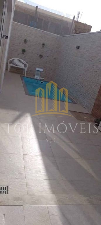 Casa à Venda no Residencial Mantiqueira 152 m² Piscina 3 Dormitórios Condomínio de Alto Padrão