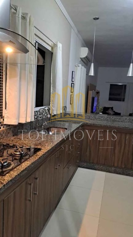 Casa à Venda no Residencial Mantiqueira 152 m² Piscina 3 Dormitórios Condomínio de Alto Padrão