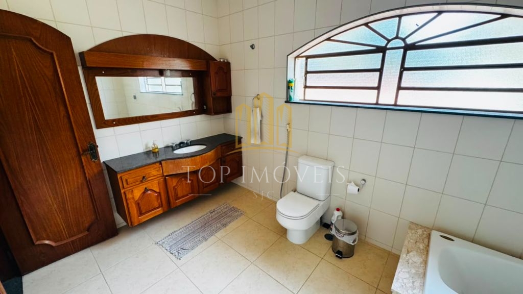 Casa à Venda no Jardim Esplanada 3 quartos e edícula - com acesso exclusivo para a área verde