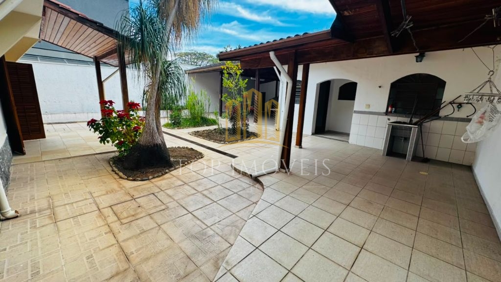 Casa à Venda no Jardim Esplanada 3 quartos e edícula - com acesso exclusivo para a área verde