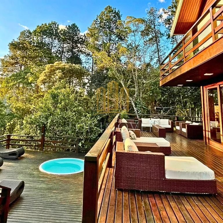 Casa Alto Padrão à Venda em Campos do Jordão Exclusividade, Sofisticação e Vista para as Montanhas , porteira fechada