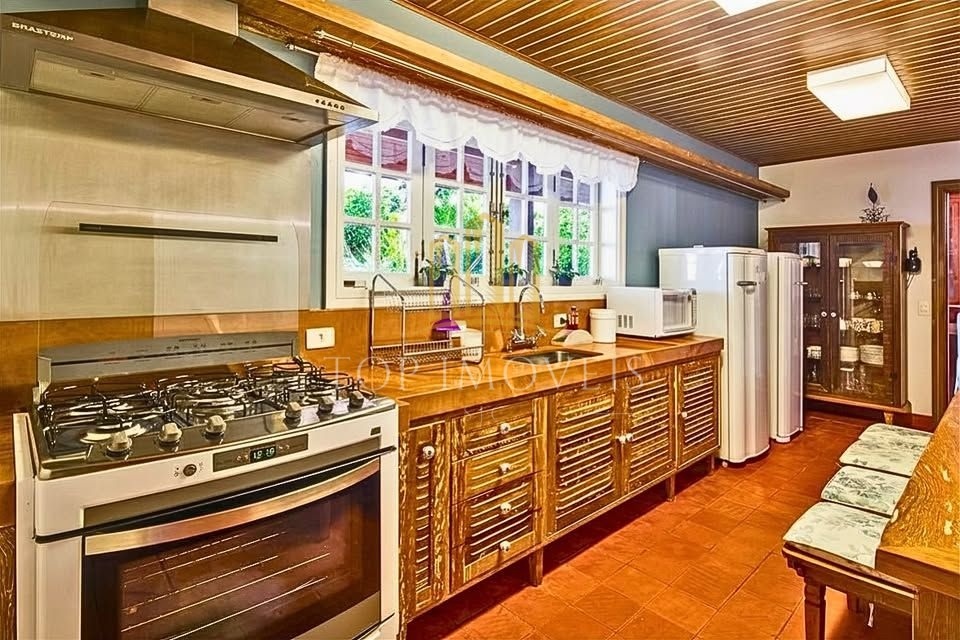 Casa Alto Padrão à Venda em Campos do Jordão Exclusividade, Sofisticação e Vista para as Montanhas , porteira fechada