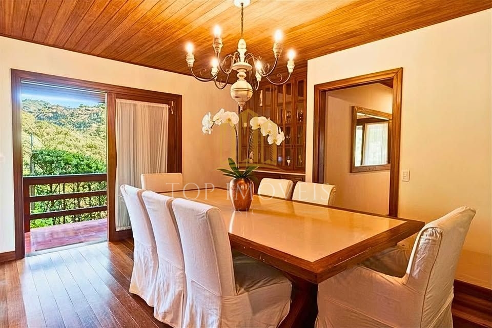 Casa Alto Padrão à Venda em Campos do Jordão Exclusividade, Sofisticação e Vista para as Montanhas , porteira fechada