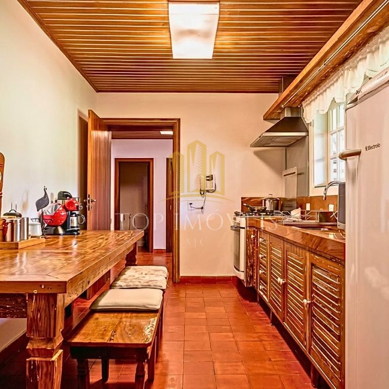 Casa Alto Padrão à Venda em Campos do Jordão Exclusividade, Sofisticação e Vista para as Montanhas , porteira fechada