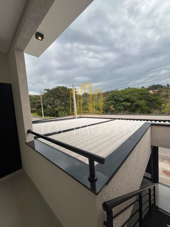 Casa Com 3 Dormitórios dos Pássaros com Pé Direito Duplo, Área Gourmet e Quintal Gramado.