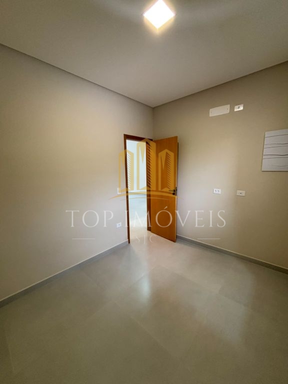Casa Com 3 Dormitórios dos Pássaros com Pé Direito Duplo, Área Gourmet e Quintal Gramado.