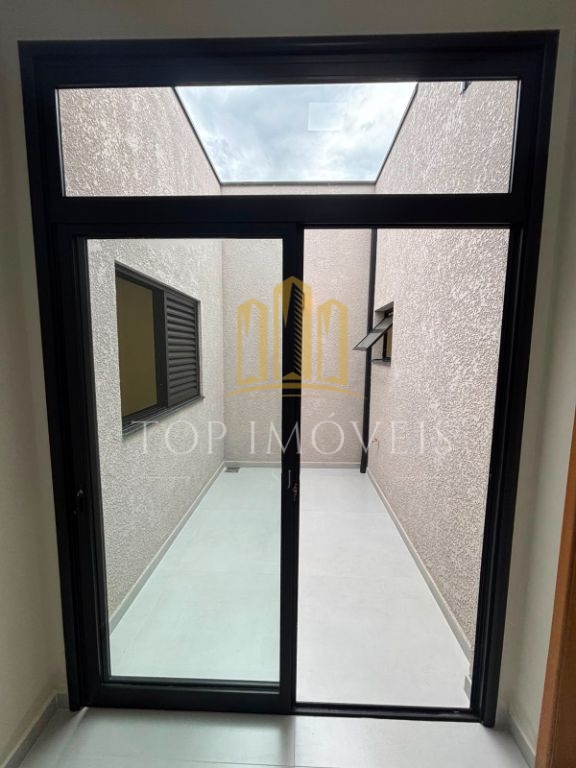 Casa Com 3 Dormitórios dos Pássaros com Pé Direito Duplo, Área Gourmet e Quintal Gramado.