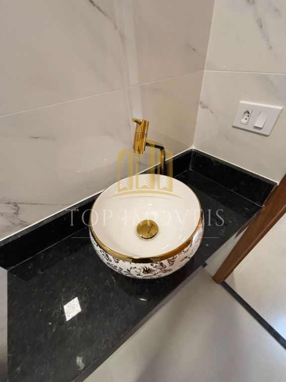 Casa Com 3 Dormitórios dos Pássaros com Pé Direito Duplo, Área Gourmet e Quintal Gramado.