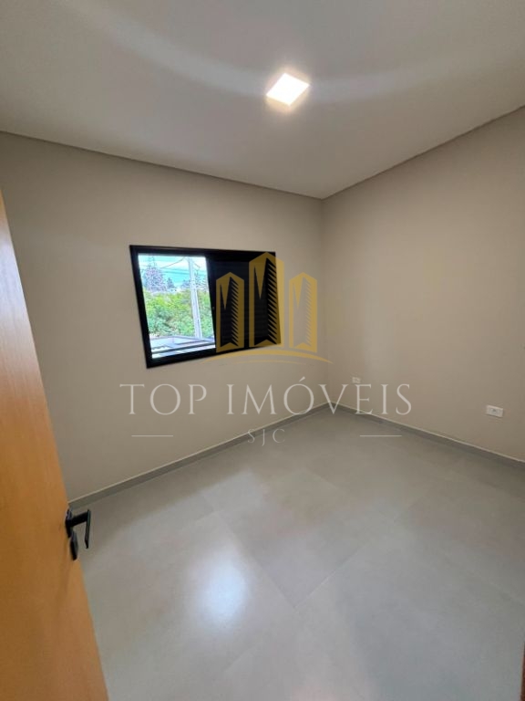 Casa Com 3 Dormitórios dos Pássaros com Pé Direito Duplo, Área Gourmet e Quintal Gramado.