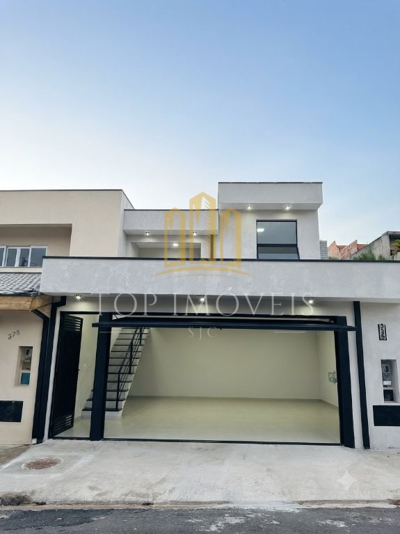 Casa Com 3 Dormitórios dos Pássaros com Pé Direito Duplo, Área Gourmet e Quintal Gramado.