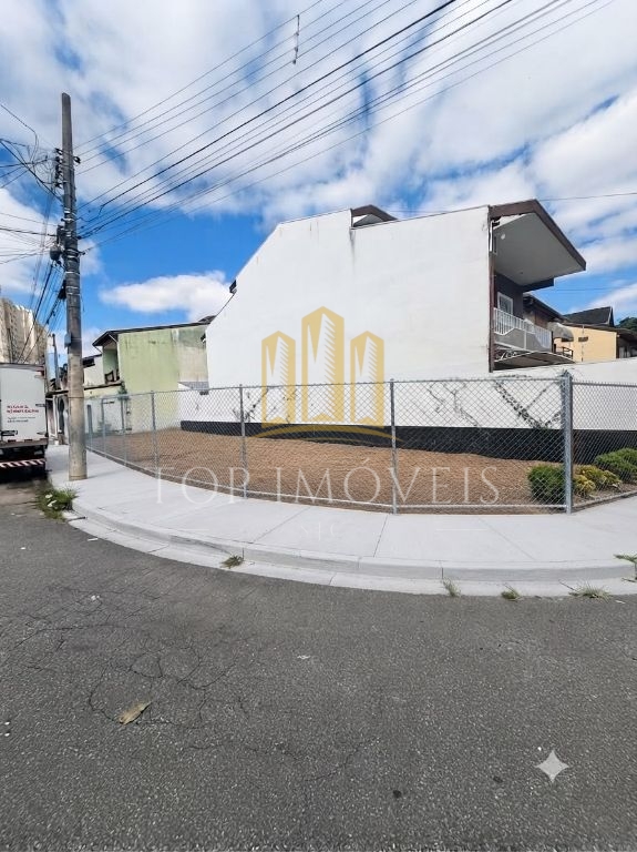 Lote de Esquina 157m² em Bairro Fechado (Vista Linda)