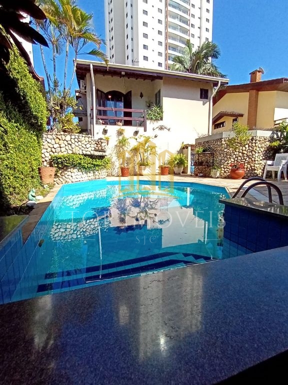 Belíssima Casa 4 Suites Piscina e Área Gourmet Jardim Esplanada Zoneamento Comercial