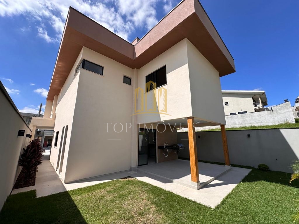 Casa de Alto Padrão em Woodframe Condomínio Fogaça