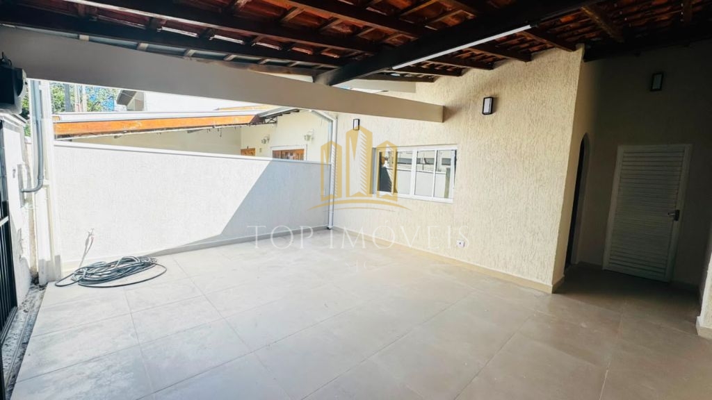 Casa térrea reformada com 3 dormitórios e área gourmet