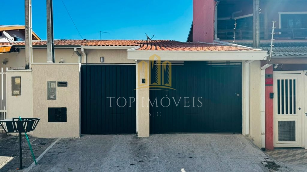 Casa térrea reformada com 3 dormitórios e área gourmet
