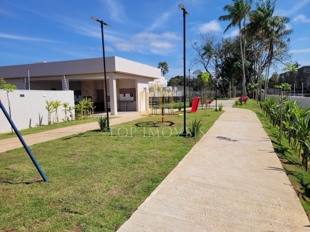 Sobrado em Condomínio Fechado no Bosque das Cerejeiras Eugênio de Melo-57m²